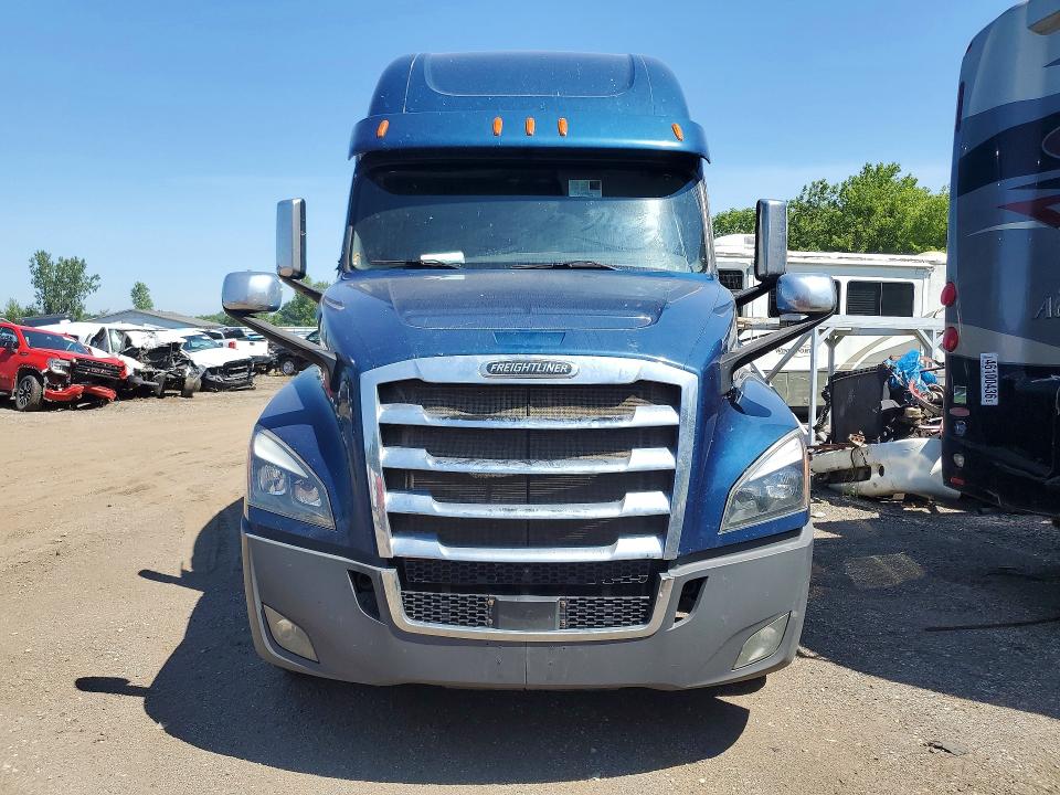 2018 Freightliner Cascadia 126 VIN 3AKJHHDRXJSJY3618 COPART salvage auction — SIDE, MI - SCRAP CERTIFICATE OF TITLE, sold $2,800 on 2026-09-03 (photo 5)