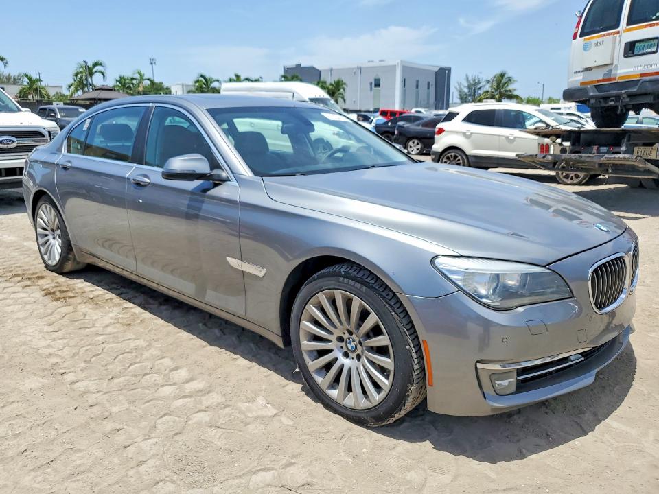 2013 BMW 7er VIN WBAYE8C51DDE22285 COPART salvage auction — MINOR DENT/SCRATCHES, FL - CERTIFICATE OF TITLE, sold $650 on 2026-07-28 (photo 4)