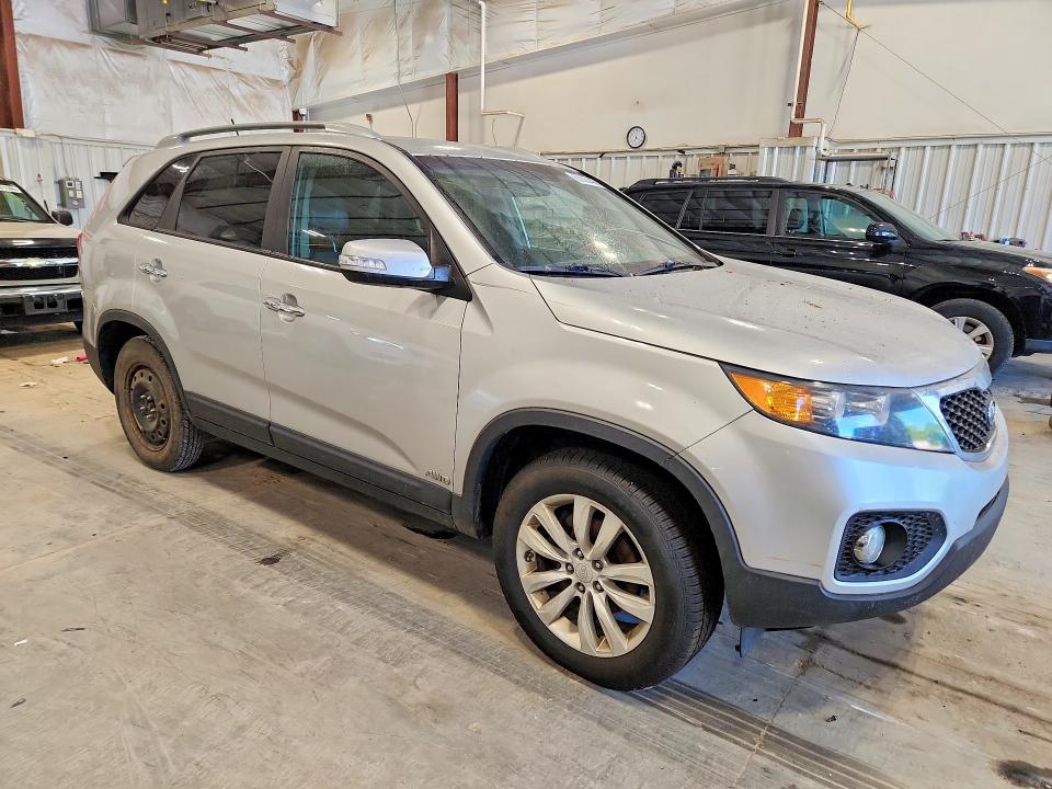 2011 Kia Sorento VIN 5XYKUDA28BG061193 COPART salvage auction — MINOR DENT/SCRATCHES, Wi - Certificate Of Title, sold $725 on 2026-07-29 (photo 4)