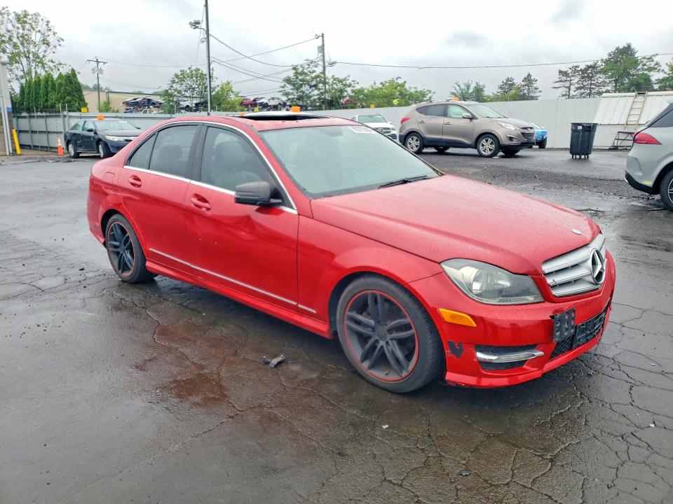 2012 Mercedes-benz VIN WDDGF8BBXCR208581 COPART salvage auction — ROOF, Ct - Cert Of Title-Salvage, sold $875 on 2026-07-17 (photo 4)