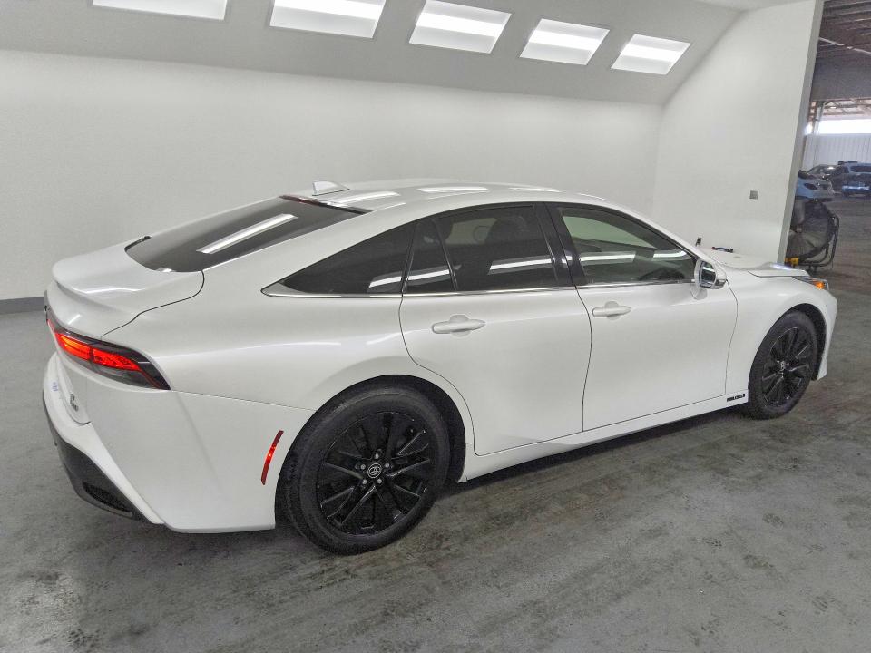 2022 Toyota Mirai VIN JTDAAAAA6NA004764 COPART salvage auction — MINOR DENT/SCRATCHES, Ca - Dis/Dlr/Exp Only Clean Title, sold $650 on 2026-07-28 (photo 3)