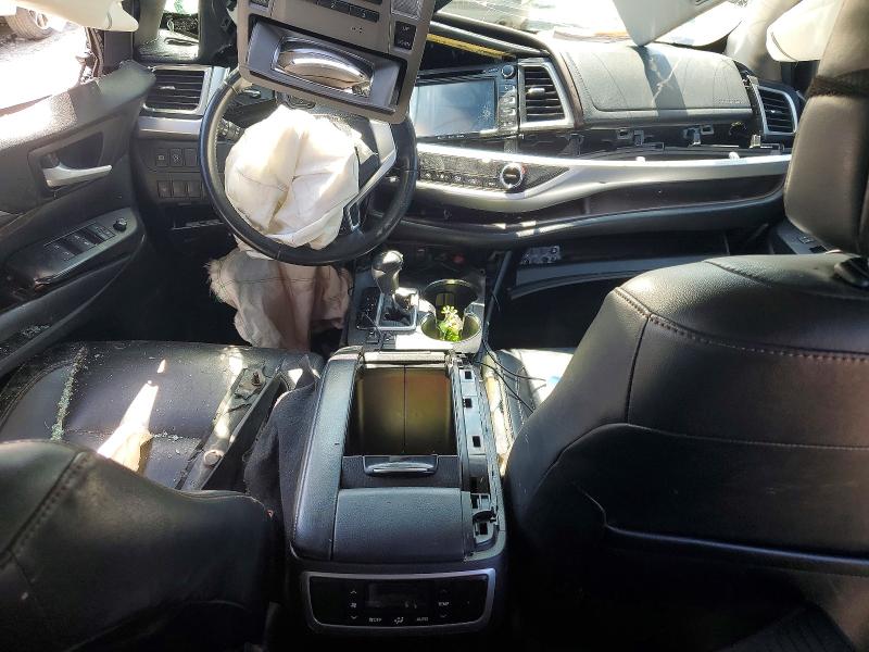 2017 Toyota Highlander VIN 5TDJZRFH8HS468689 COPART salvage auction — ALL OVER, MA - CERT OF TITLE-SALVAGE, sold $3,650 on 2026-07-29 (photo 8)