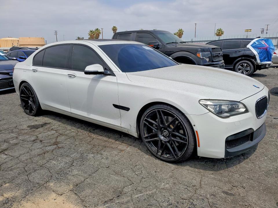 2015 BMW 7er VIN WBAYE8C53FD781878 COPART salvage auction — MINOR DENT/SCRATCHES, Ca - Dis/Dlr/Exp Only Clean Title, sold $900 on 2026-07-30 (photo 4)