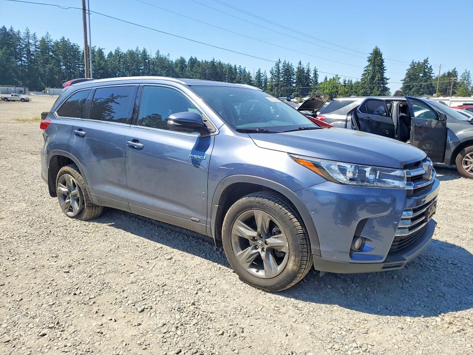 2018 Toyota VIN 5TDDGRFH0JS050944 COPART salvage auction — SIDE, Salvage Title, sold $9,300 on 2026-07-17 (photo 4)