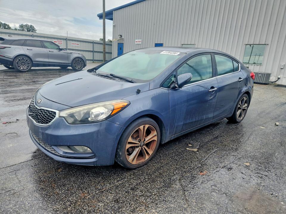 2015 Kia Forte VIN KNAFZ4A8XF5263665 COPART salvage auction — MINOR DENT/SCRATCHES, Salvage Title, sold $575 on 2026-07-27 (photo 1)