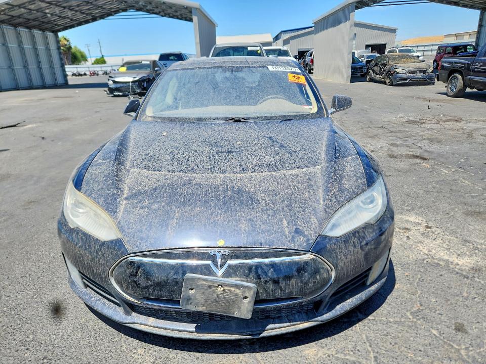 2013 Tesla Model s VIN 5YJSA1CG2DFP04938 COPART salvage auction — MECHANICAL, Ca - Dis/Dlr/Exp Only Clean Title, sold $850 on 2026-07-09 (photo 5)