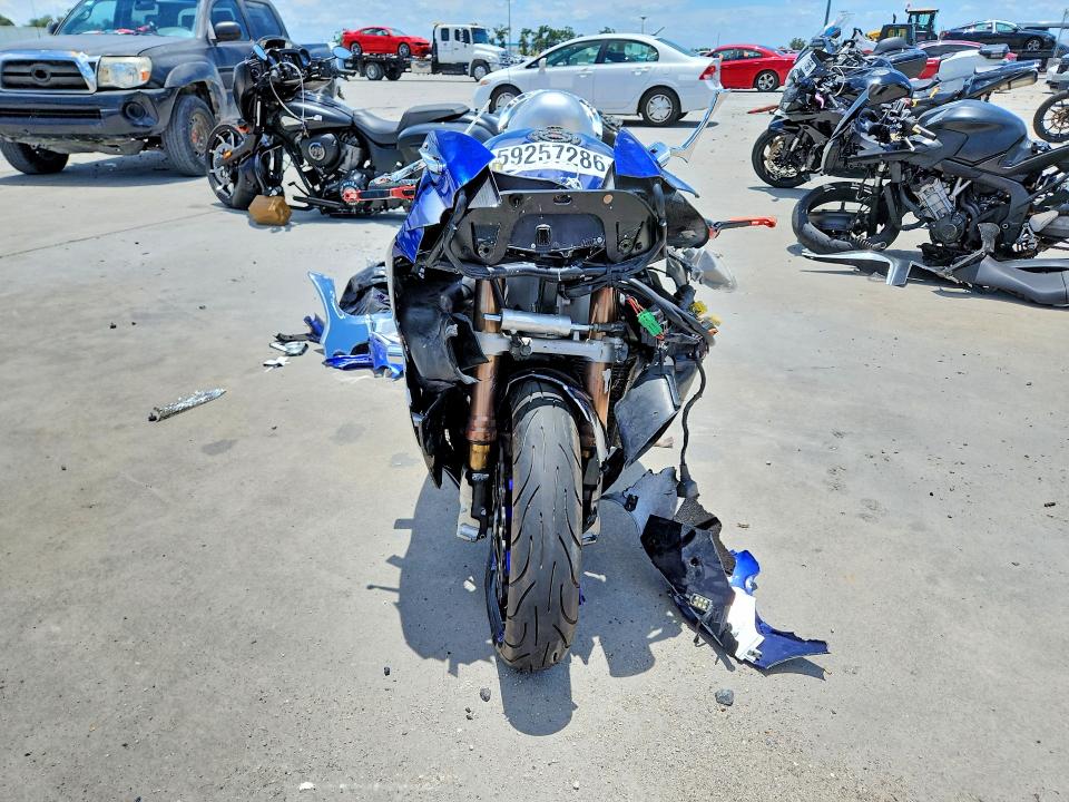 2005 Suzuki Gsx1300 VIN JS1GW71A352101858 COPART salvage auction — FRONT END, Fl - Cert Of Title Slvg Rebuildable, sold $1,800 on 2026-07-16 (photo 2)