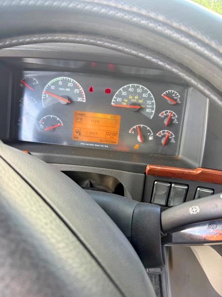 2012 Volvo VIN 4V5RC9DGXCN548735 COPART salvage auction — NORMAL WEAR, FL - CERTIFICATE OF TITLE (P), sold $15,900 on 2026-07-24 (photo 8)