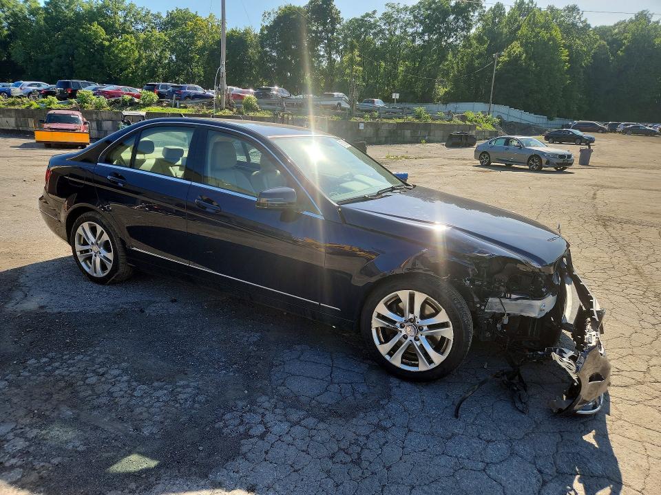 2013 Mercedes-benz C-klasse VIN WDDGF8AB1DR244081 COPART salvage auction — FRONT END, Ny - Certificate Of Title, sold $1,250 on 2026-08-13 (photo 4)