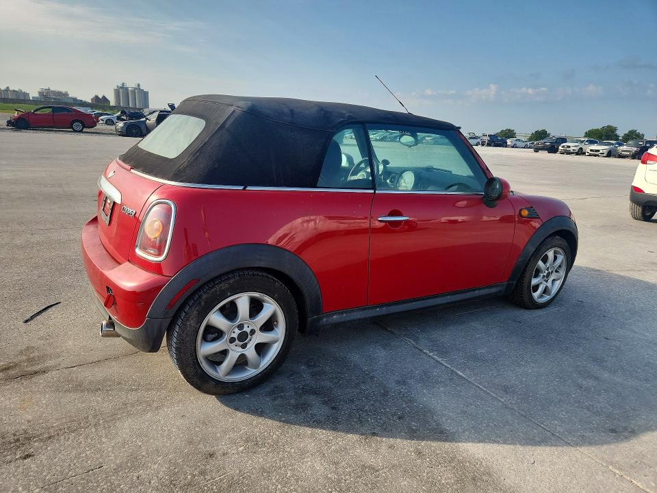2010 Mini Cooper VIN WMWMR3C53ATZ19214 COPART salvage auction — NORMAL WEAR, LA - CERTIFICATE OF TITLE, sold $1,000 on 2026-08-12 (photo 3)