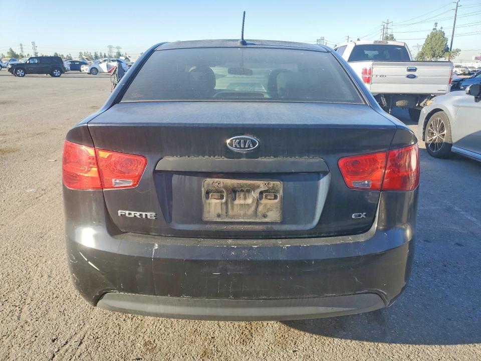 2012 Kia Forte VIN KNAFU4A23C5607083 COPART salvage auction — MINOR DENT/SCRATCHES, Ca - Cert Of Title-Salvaged, sold $325 on 2026-07-14 (photo 6)
