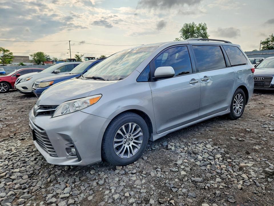 2018 Toyota Sienna VIN 5TDYZ3DCXJS927018 COPART salvage auction — MINOR DENT/SCRATCHES, Ny - Certificate Of Title (P), sold $3,150 on 2026-07-28 (photo 1)