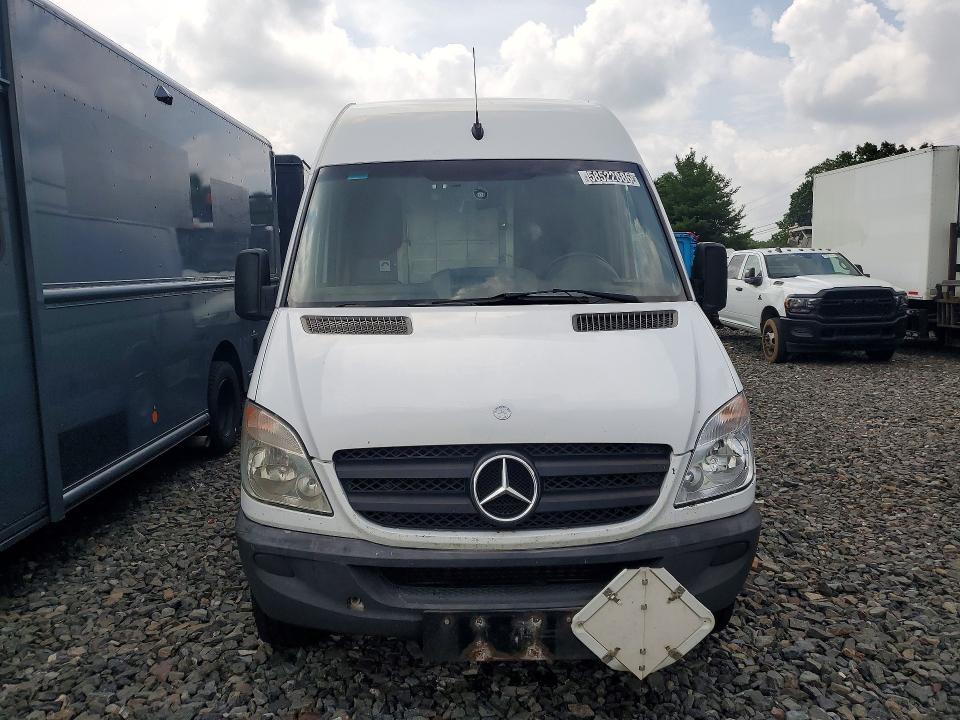 2011 Mercedes-benz Sprinter VIN WD3PE8CB6B5573741 COPART salvage auction — MINOR DENT/SCRATCHES, Nj - Certificate Of Title, sold $150 on 2026-07-21 (photo 5)
