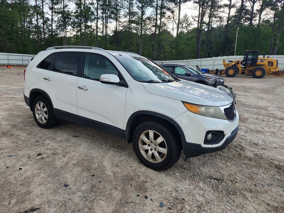 2011 Kia Sorento VIN 5XYKT3A13BG150173 COPART salvage auction — MINOR DENT/SCRATCHES, NC - DEALER ONLY CLEAN TITLE, sold $1,400 on 2026-07-17 (photo 4)