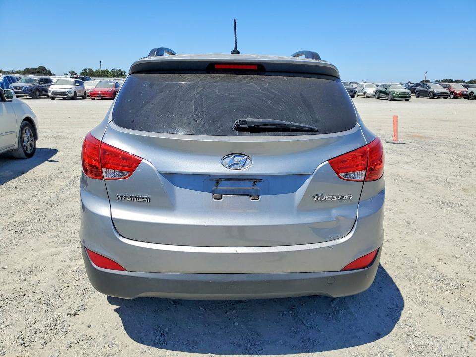 2011 Hyundai Tucson VIN KM8JU3AC7BU193659 COPART salvage auction — SIDE, CA - DIS/DLR/EXP ONLY CLEAN TITLE, sold $3,273 on 2026-07-09 (photo 6)
