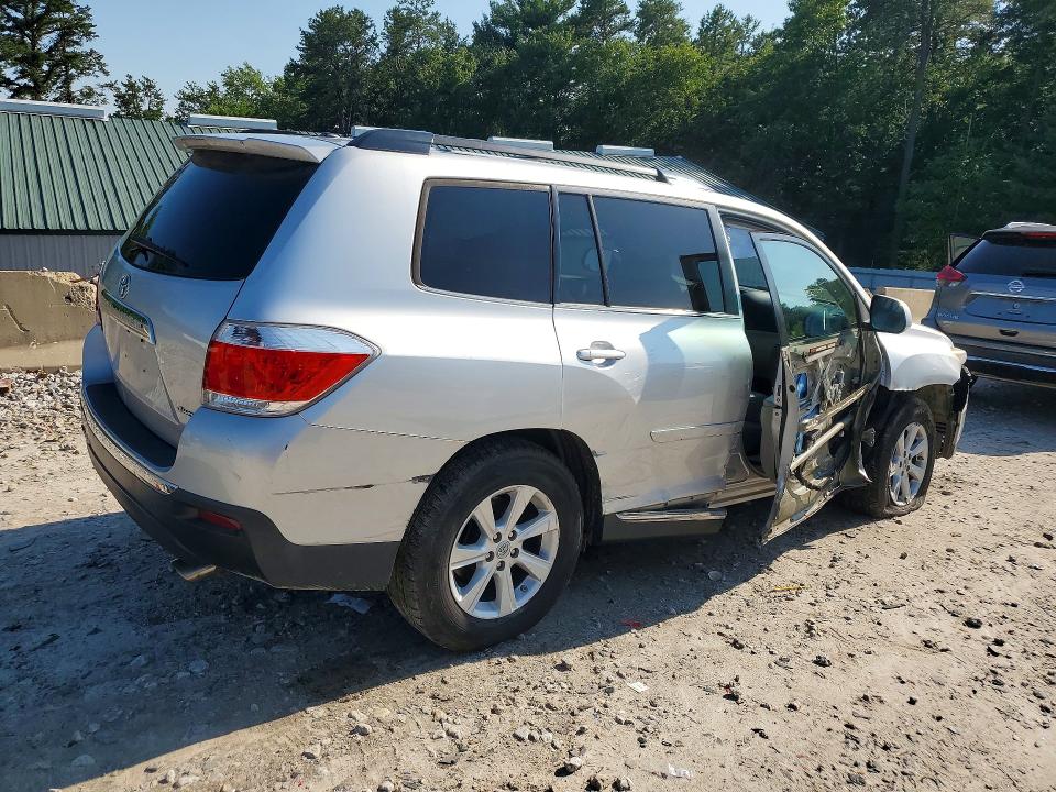 2011 Toyota Highlander VIN 5TDBK3EH3BS091834 COPART salvage auction — SIDE, MA - CERT OF TITLE-RECONSTRCTD COLL, sold $575 on 2026-07-22 (photo 3)