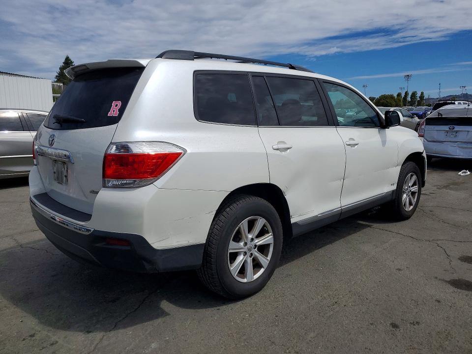 2013 Toyota Highlander VIN 5TDBK3EH7DS271756 COPART salvage auction — MINOR DENT/SCRATCHES, Ca - Salvage Certificate, sold $2,100 on 2026-07-31 (photo 3)