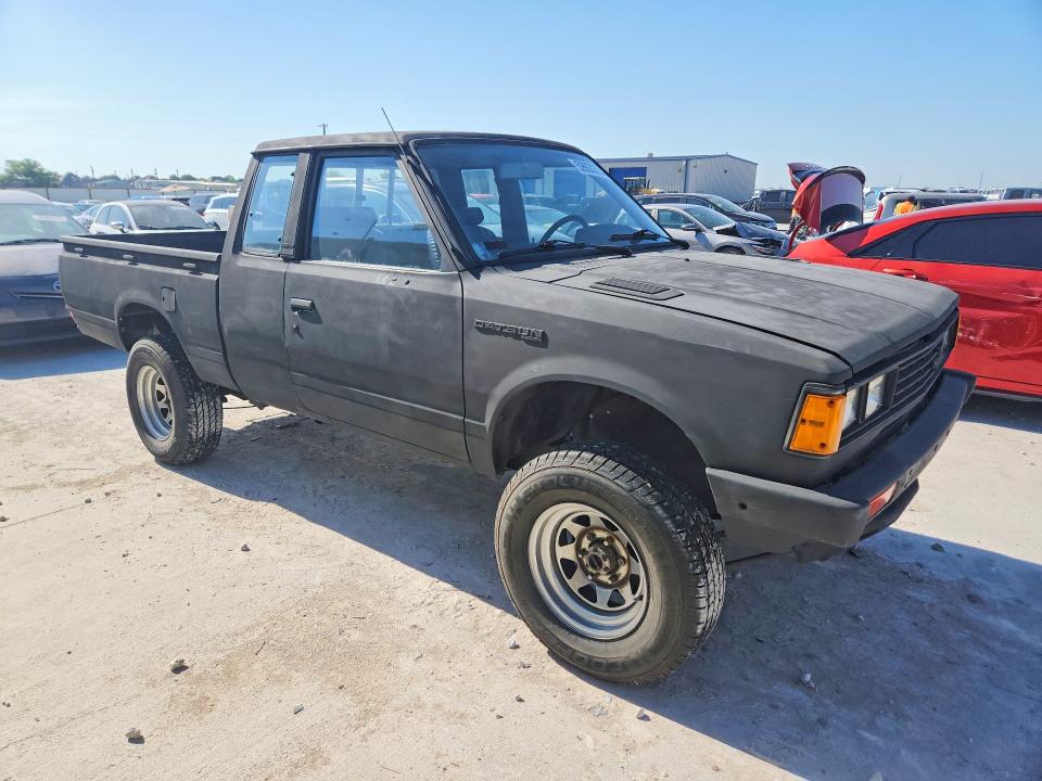 1982 Datsun 720 VIN JN6MD06Y0CW104389 COPART salvage auction — MECHANICAL, TX - CERTIFICATE OF TITLE, sold $1,800 on 2026-07-21 (photo 4)