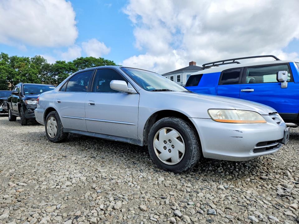 2002 Honda Accord VIN 1HGCG16492A081491 COPART salvage auction — MINOR DENT/SCRATCHES, MA - CERTIFICATE OF TITLE, sold $375 on 2026-07-10 (photo 4)