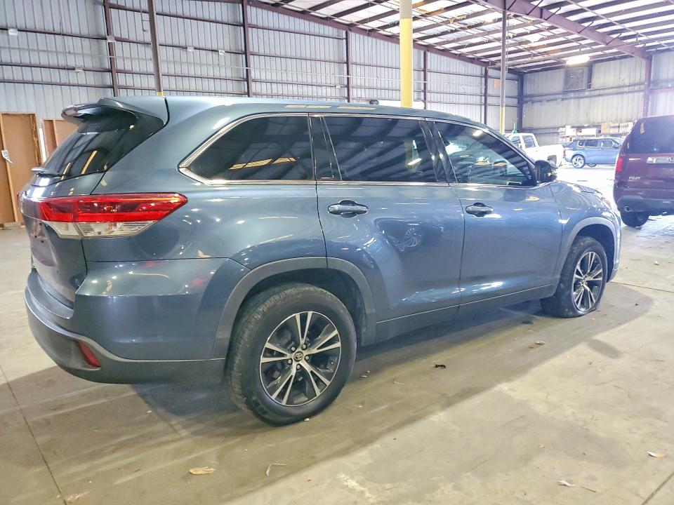 2019 Toyota Highlander VIN 5TDZZRFH2KS313713 COPART salvage auction — NORMAL WEAR, Salvage Title, sold $11,200 on 2026-07-29 (photo 3)