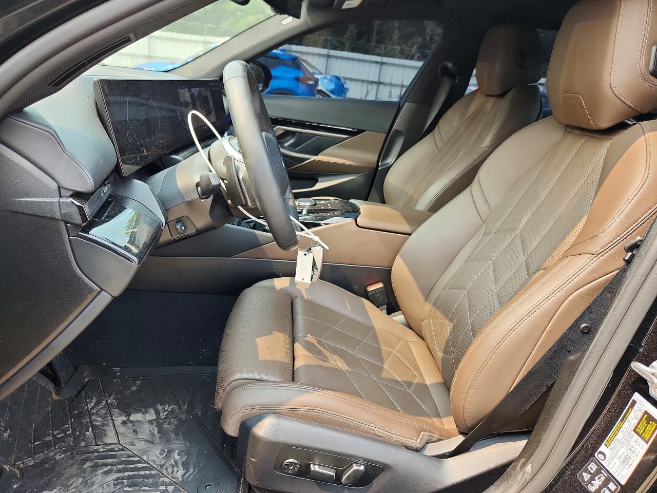 2024 BMW 5 Series VIN WBA53FJ04RCR24223 COPART salvage auction — Rear End, VA - CERT OF TITLE - SALVAGE, sold $29,750 on 2026-08-11 (photo 7)