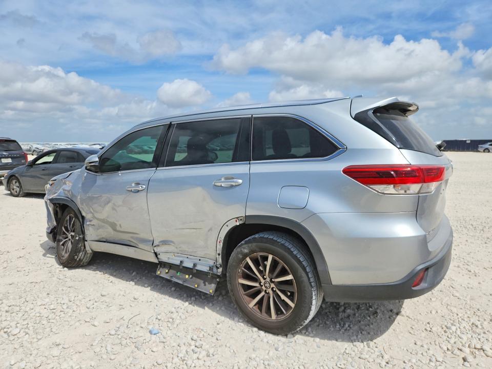 2018 Toyota Highlander VIN 5TDKZRFH9JS543393 COPART salvage auction — SIDE, Tx - Salvage Vehicle Title, sold $7,800 on 2026-07-09 (photo 2)