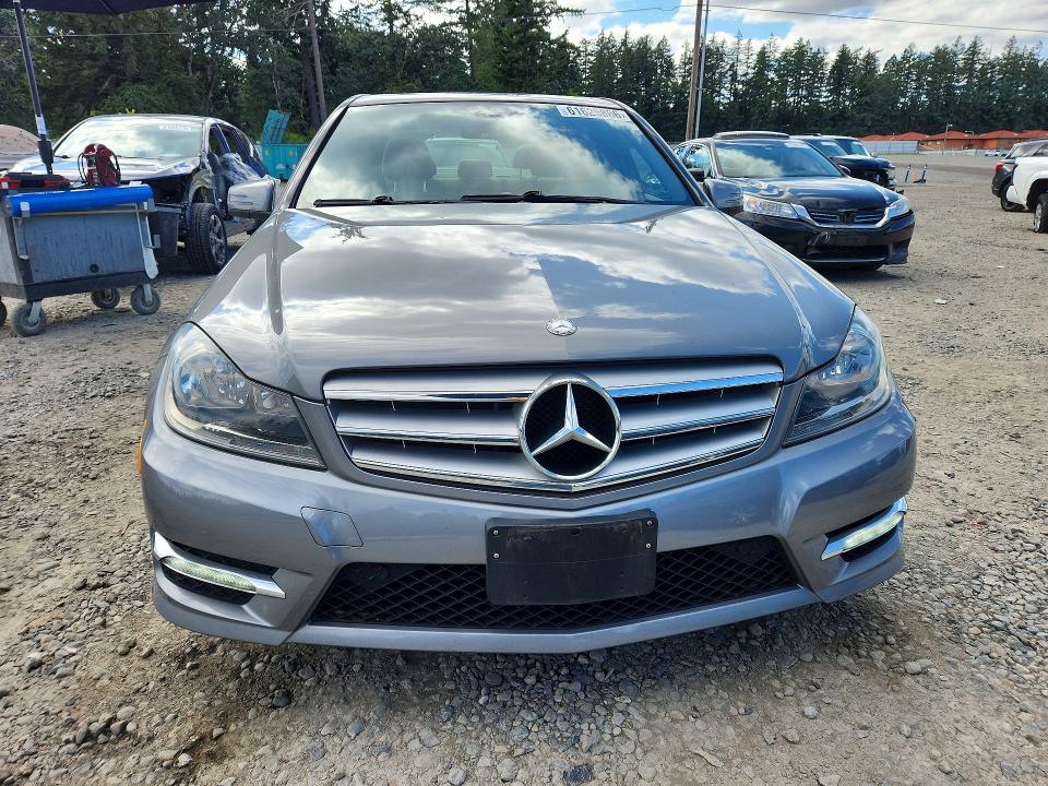 2012 Mercedes-benz C-klasse VIN WDDGF8BB7CR238220 COPART salvage auction — NORMAL WEAR, WA - VEHICLE CERT OF OWNERSHIP-TITL, sold $600 on 2026-07-24 (photo 5)