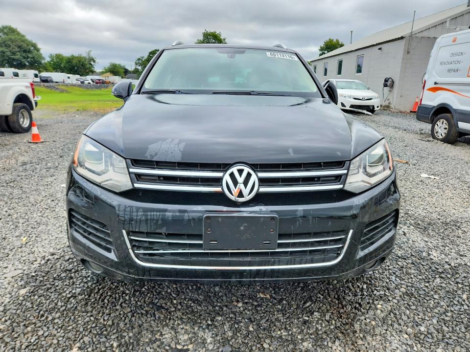 2011 Volkswagen Touareg VIN WVGFF9BP4BD005930 COPART salvage auction — WATER/FLOOD, NJ - CERT OF TITLE-SALVAGE FLOOD, sold $375 on 2026-08-11 (photo 5)