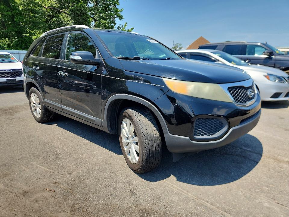 2011 Kia Sorento VIN 5XYKT4A29BG174783 COPART salvage auction — MINOR DENT/SCRATCHES, Nj - Certificate Of Title, sold $1,050 on 2026-07-30 (photo 4)