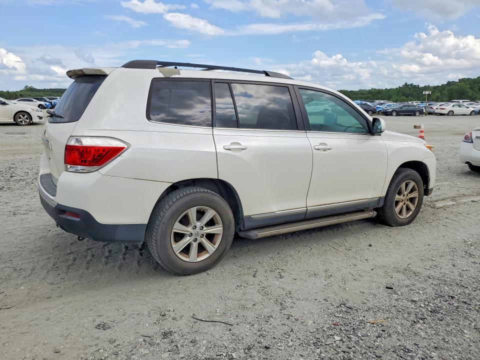 2013 Toyota Highlander VIN 5TDZA3EH5DS044762 COPART salvage auction — MECHANICAL, NC - CERTIFICATE OF TITLE, sold $2,500 on 2026-07-27 (photo 3)