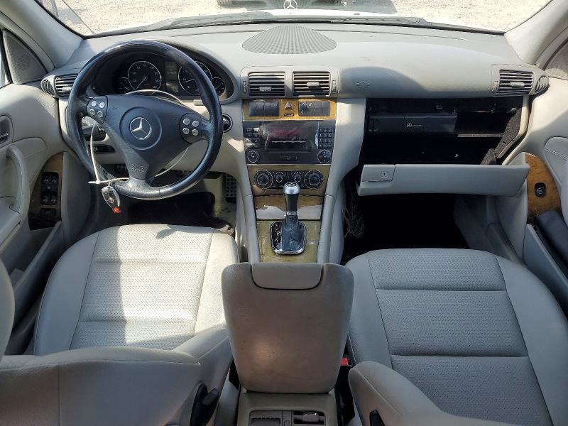 2007 Mercedes-benz C-klasse VIN WDBRF52H97F911682 COPART salvage auction — MINOR DENT/SCRATCHES, WA - VEHICLE CERT OF OWNERSHIP-TITL, sold $500 on 2026-07-20 (photo 8)
