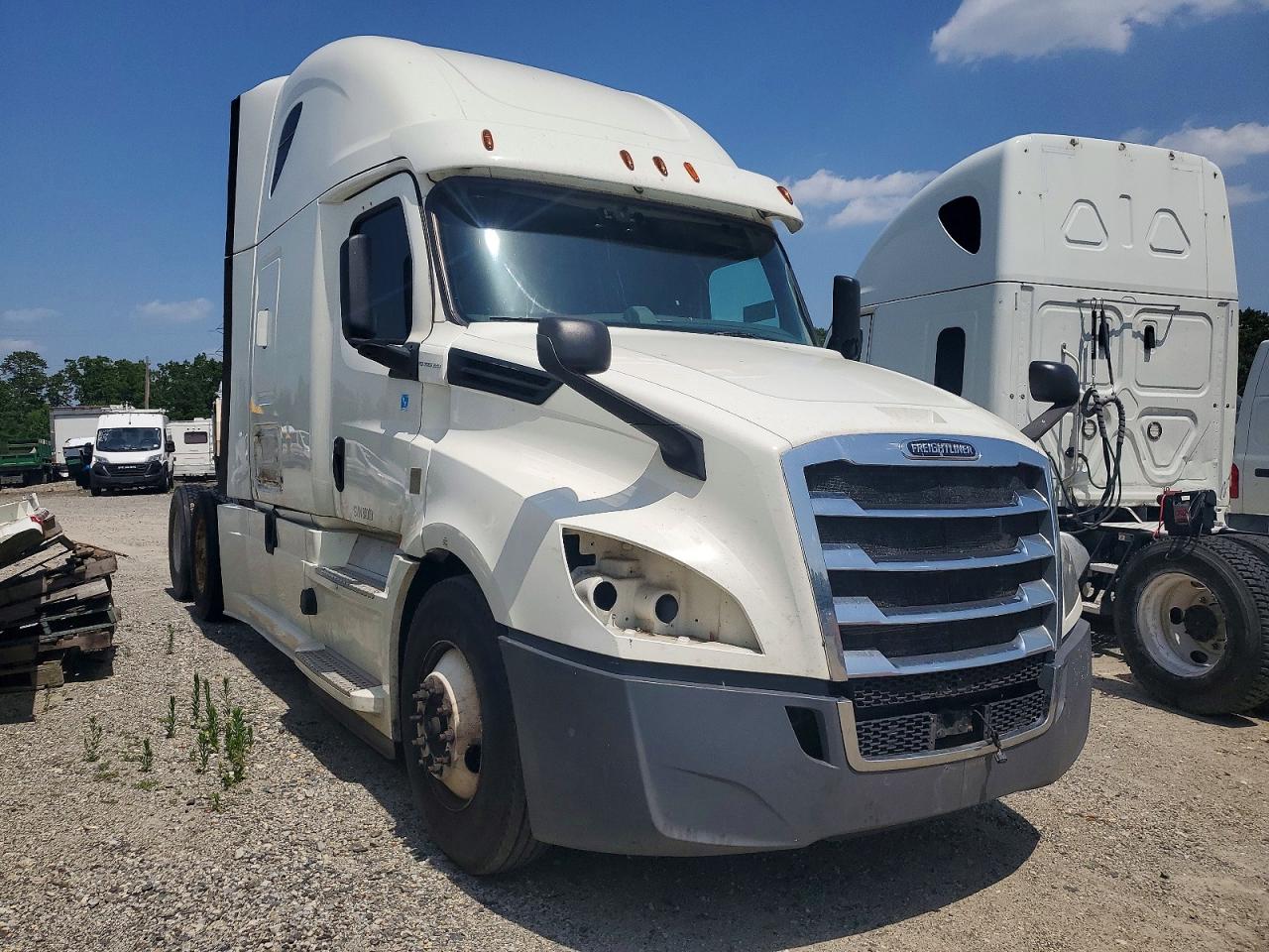 2018 Freightliner Cascadia 126 VIN 3AKJHHDR6JSJR1263 — COPART salvage auction photo