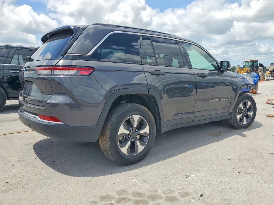 2024 Jeep Cherokee VIN 1C4RJYB65RC120733 COPART salvage auction — FRONT END, Il - Certificate Of Title, sold $11,200 on 2026-08-21 (photo 3)