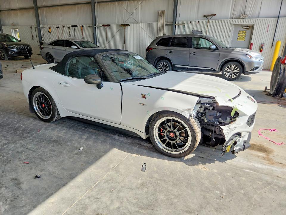 2017 Fiat 124 spider VIN JC1NFAEK8H0108461 COPART salvage auction — FRONT END, NE - CERT OF TITLE-SALVAGE, sold $5,900 on 2026-08-11 (photo 4)