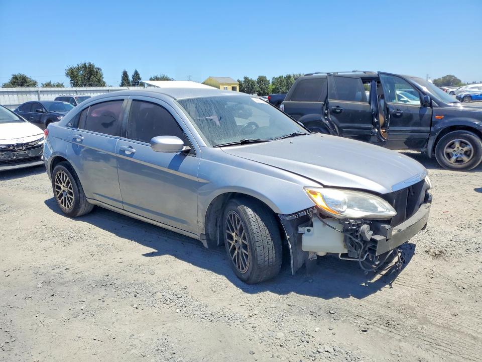 2014 Chrysler 200 VIN 1C3CCBBGXEN105735 COPART salvage auction — FRONT END, Ca - Salvage Certificate, sold $825 on 2026-07-16 (photo 4)