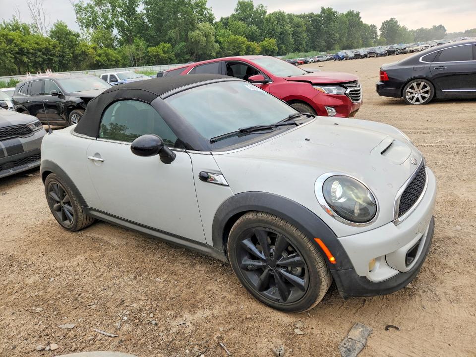 2013 Mini Cooper VIN WMWSY3C55DT565873 COPART salvage auction — MINOR DENT/SCRATCHES, Fl - Cert Of Title Slvg Rebuildable, sold $775 on 2026-08-12 (photo 4)