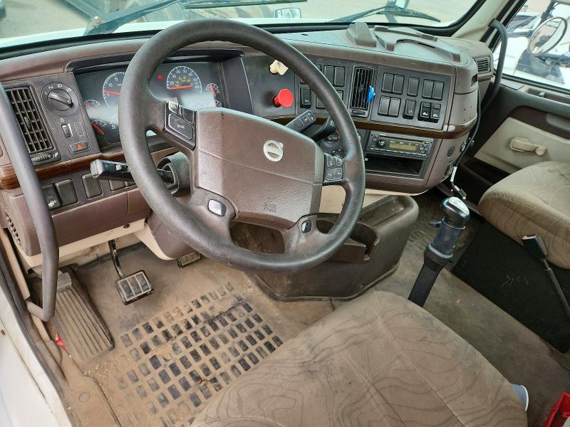 2013 Volvo VIN 4V4MC9EG4DN136633 COPART salvage auction — MINOR DENT/SCRATCHES, Mi - Certificate Of Title, sold $2,500 on 2026-08-11 (photo 8)