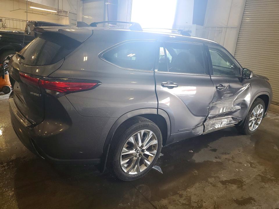 2023 Toyota VIN 5TDXBRCH4PS563039 COPART salvage auction — SIDE, Mn - Cert Of Title-Salvage, sold $22,500 on 2026-08-17 (photo 3)