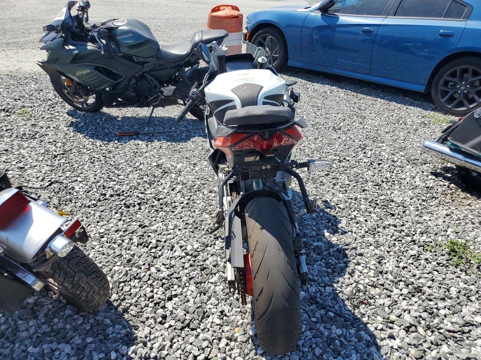 2026 Aprilia Rs VIN ZD4XEUA03T6003275 COPART salvage auction — FRONT END, SC - CERTIFICATE OF TITLE, sold $925 on 2026-07-22 (photo 4)