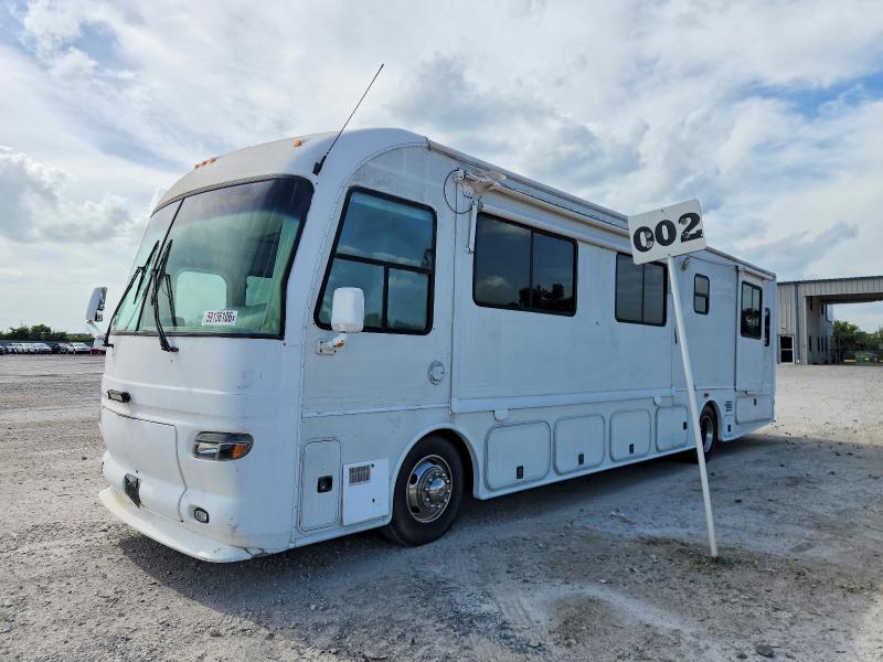 2006 Frht VIN 4UZAB2DC06CW96408 COPART salvage auction — HAIL, KS - CERT OF TITLE-SALVAGE, sold $9,400 on 2026-08-13 (photo 2)