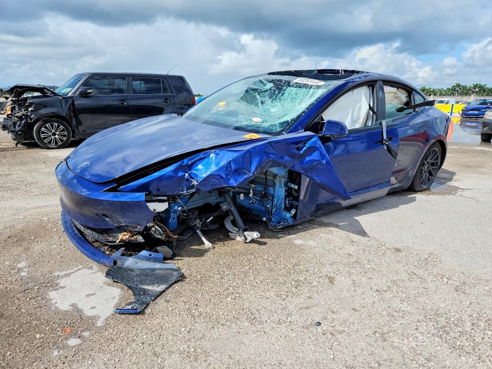 2025 Tesla Model 3 VIN 5YJ3E1EAXSF883437 — COPART salvage auction photo
