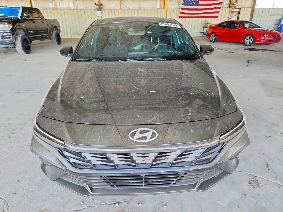 2025 Hyundai Elantra VIN KMHLM4DG0SU907869 COPART salvage auction — REAR END, AZ - CERT OF TITLE - SALVAGE, sold $6,100 on 2026-07-27 (photo 5)