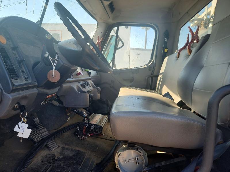 2018 Freightliner M2 106 VIN 1FVACXFC9JHJV5837 COPART salvage auction — ROLLOVER, OH - CERT OF TITLE-SALVAGE, sold $8,500 on 2026-08-05 (photo 7)