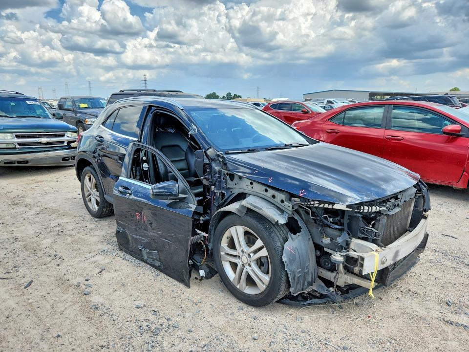 2015 Mercedes-benz Gla-klasse VIN WDCTG4GB2FJ116028 COPART salvage auction — SIDE, Tx - Salvage Vehicle Title, sold $1,200 on 2026-08-14 (photo 4)