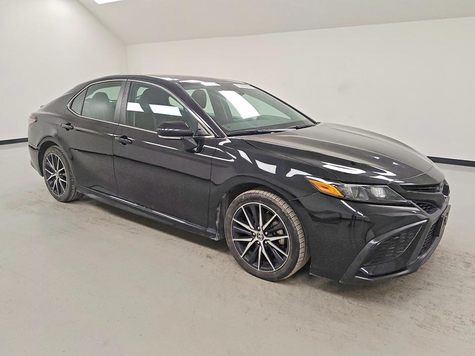 2023 Toyota Camry VIN 4T1G11AK0PU187319 COPART salvage auction — MINOR DENT/SCRATCHES, MN - CERTIFICATE OF TITLE, sold $15,300 on 2026-07-30 (photo 4)
