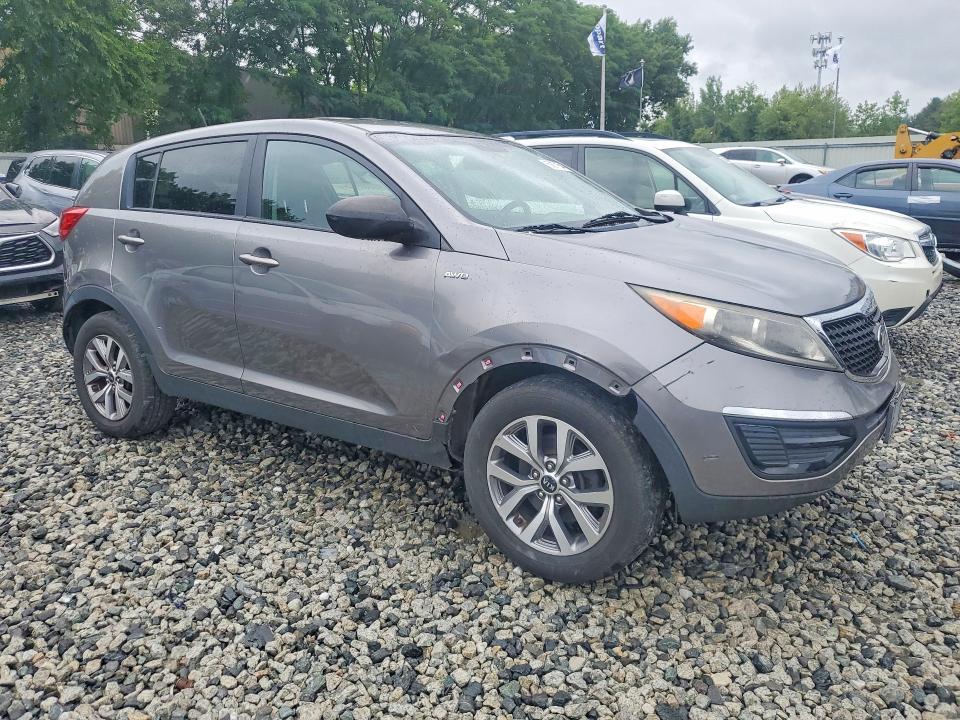 2016 Kia VIN KNDPBCAC8G7813302 COPART salvage auction — MINOR DENT/SCRATCHES, WV - CERTIFICATE OF TITLE, sold $2,150 on 2026-07-29 (photo 4)
