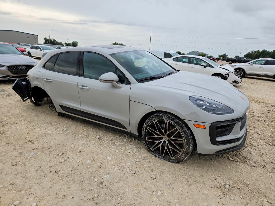 2025 Porsche Macan VIN WP1AA2A50SLB07928 COPART salvage auction — REAR END, Tx - Salvage Vehicle Title, sold $23,200 on 2026-08-27 (photo 4)