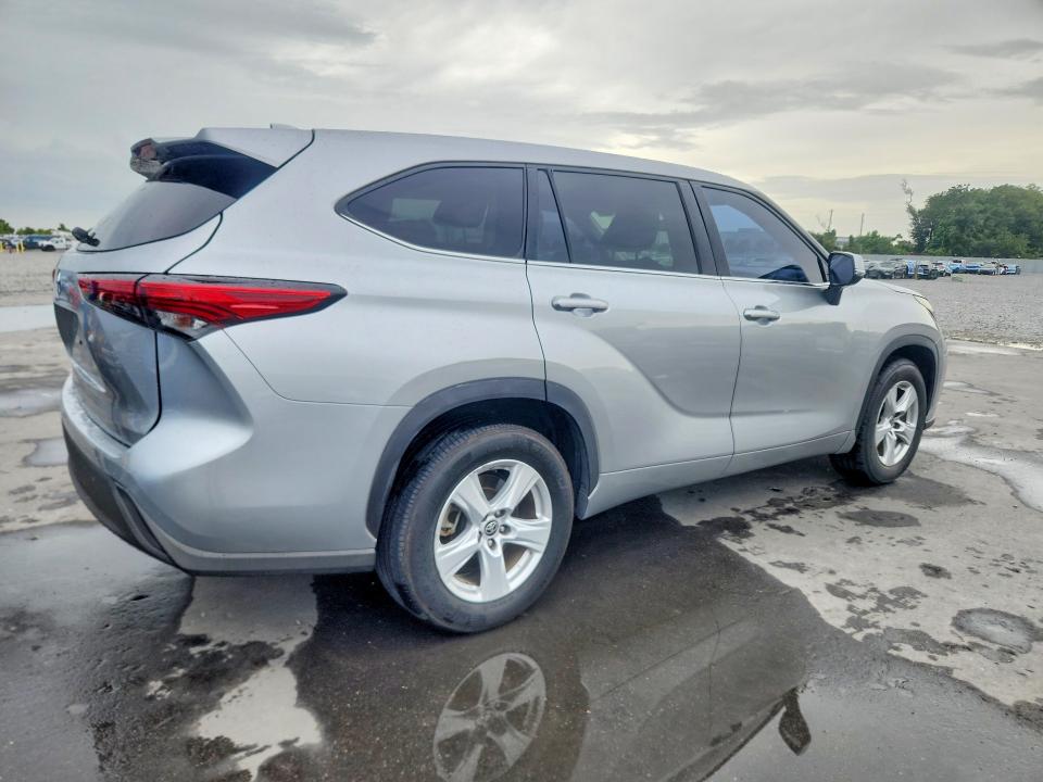 2021 Toyota Highlander VIN 5TDCZRAH7MS069461 COPART salvage auction — MINOR DENT/SCRATCHES, Fl - Certificate Of Title (P), sold $16,500 on 2026-07-27 (photo 3)