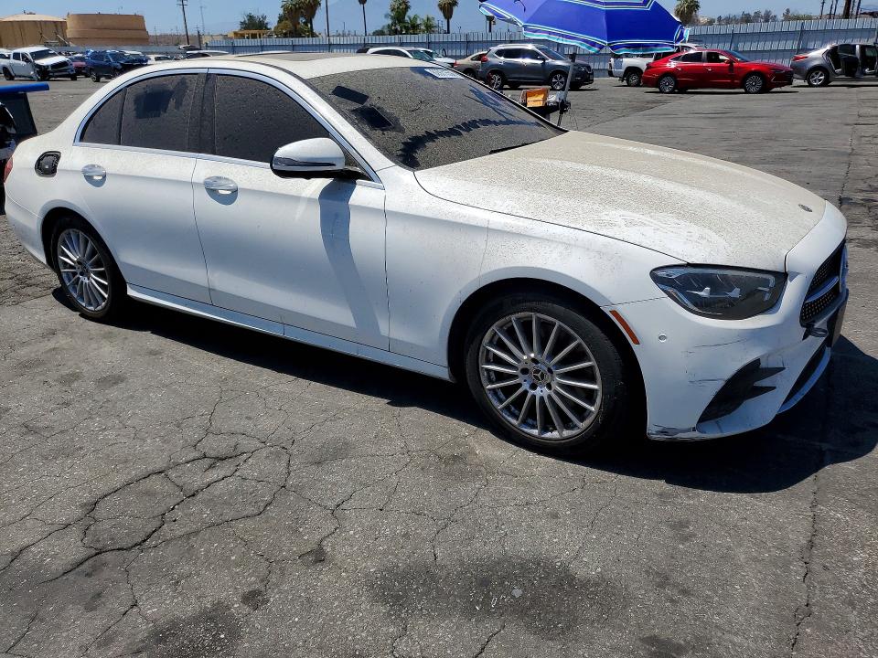 2021 Mercedes-benz E-klasse VIN W1KZF8DB7MA927745 COPART salvage auction — NORMAL WEAR, Ca - Dis/Dlr/Exp Only Clean Title, sold $7,300 on 2026-09-10 (photo 4)