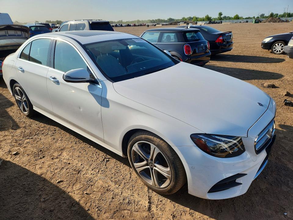2018 Mercedes-benz E-klasse VIN WDDZF4KB6JA344185 COPART salvage auction — WATER/FLOOD, Il - Salvage Cert-Flood, sold $2,250 on 2026-08-18 (photo 4)